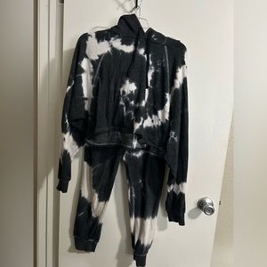 Zine Cropped Sweatshirt and Sweat Pants